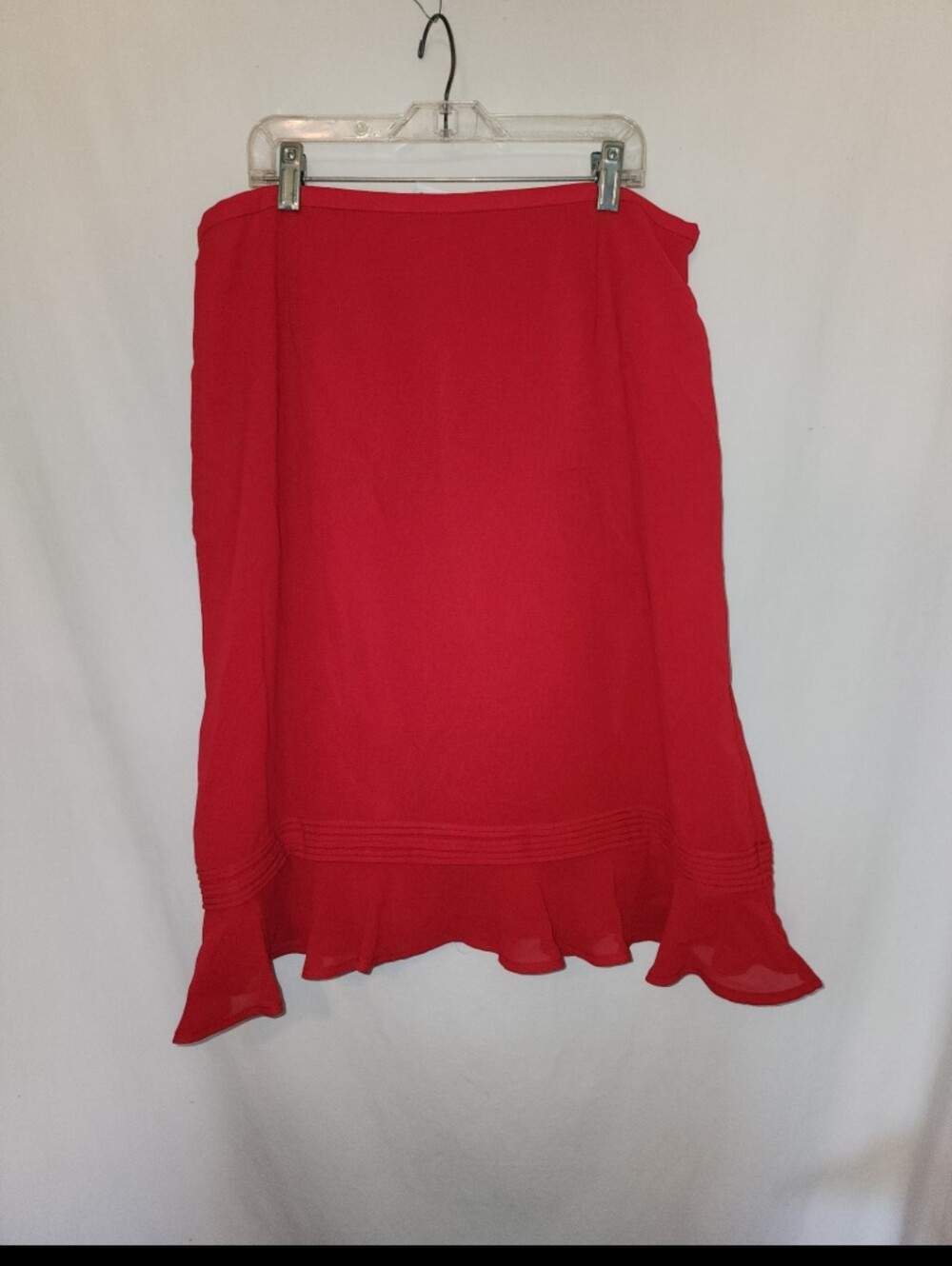 Womens size 14 red knee length ruffle hem skirt